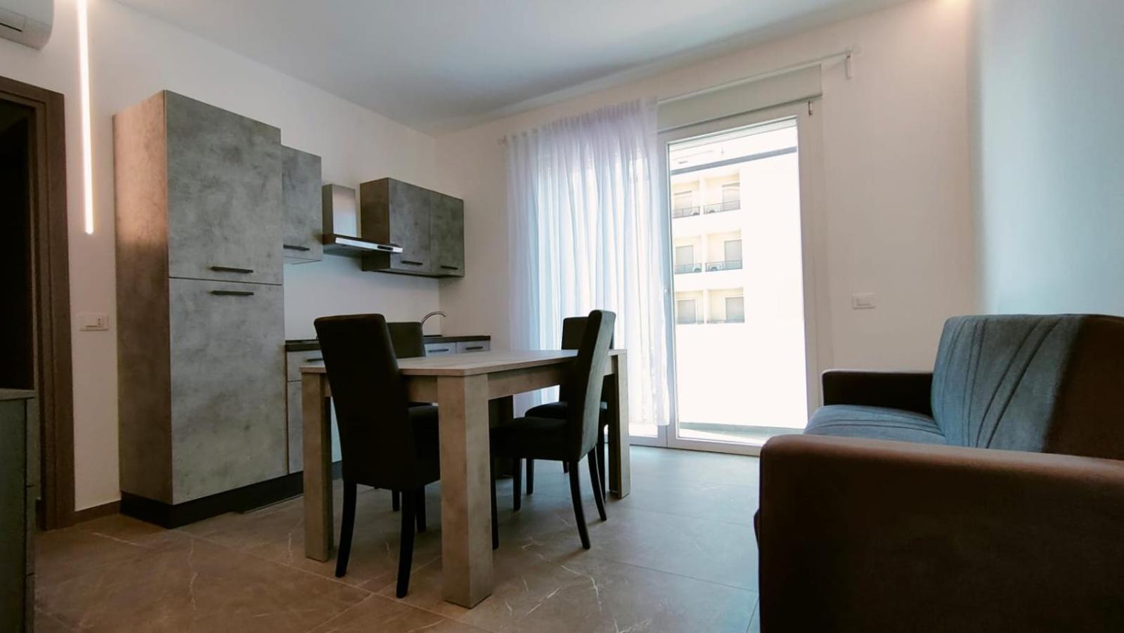 Villa Borghesi Suites Fronte Mare Римини Екстериор снимка