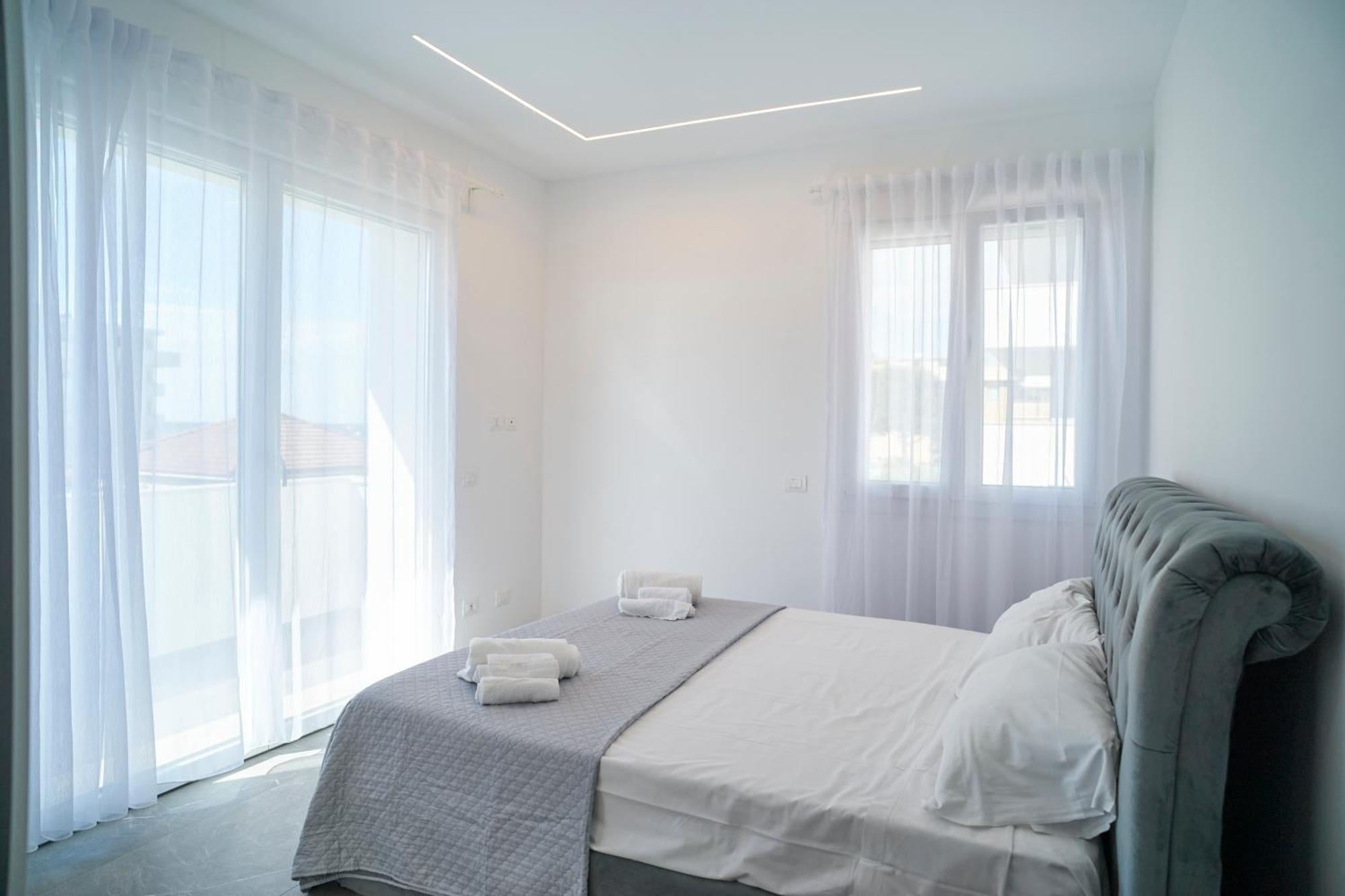 Villa Borghesi Suites Fronte Mare Римини Екстериор снимка
