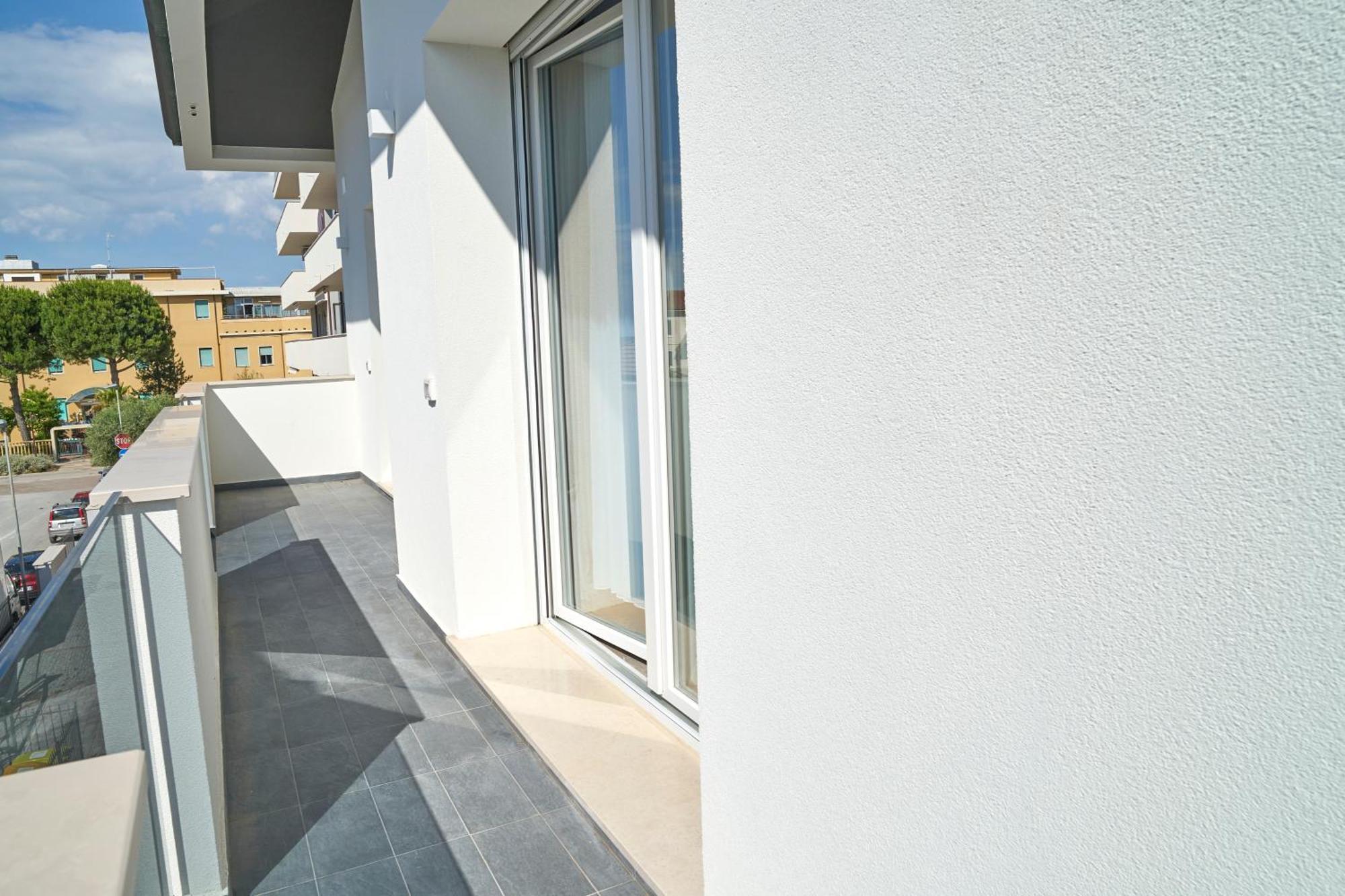 Villa Borghesi Suites Fronte Mare Римини Екстериор снимка