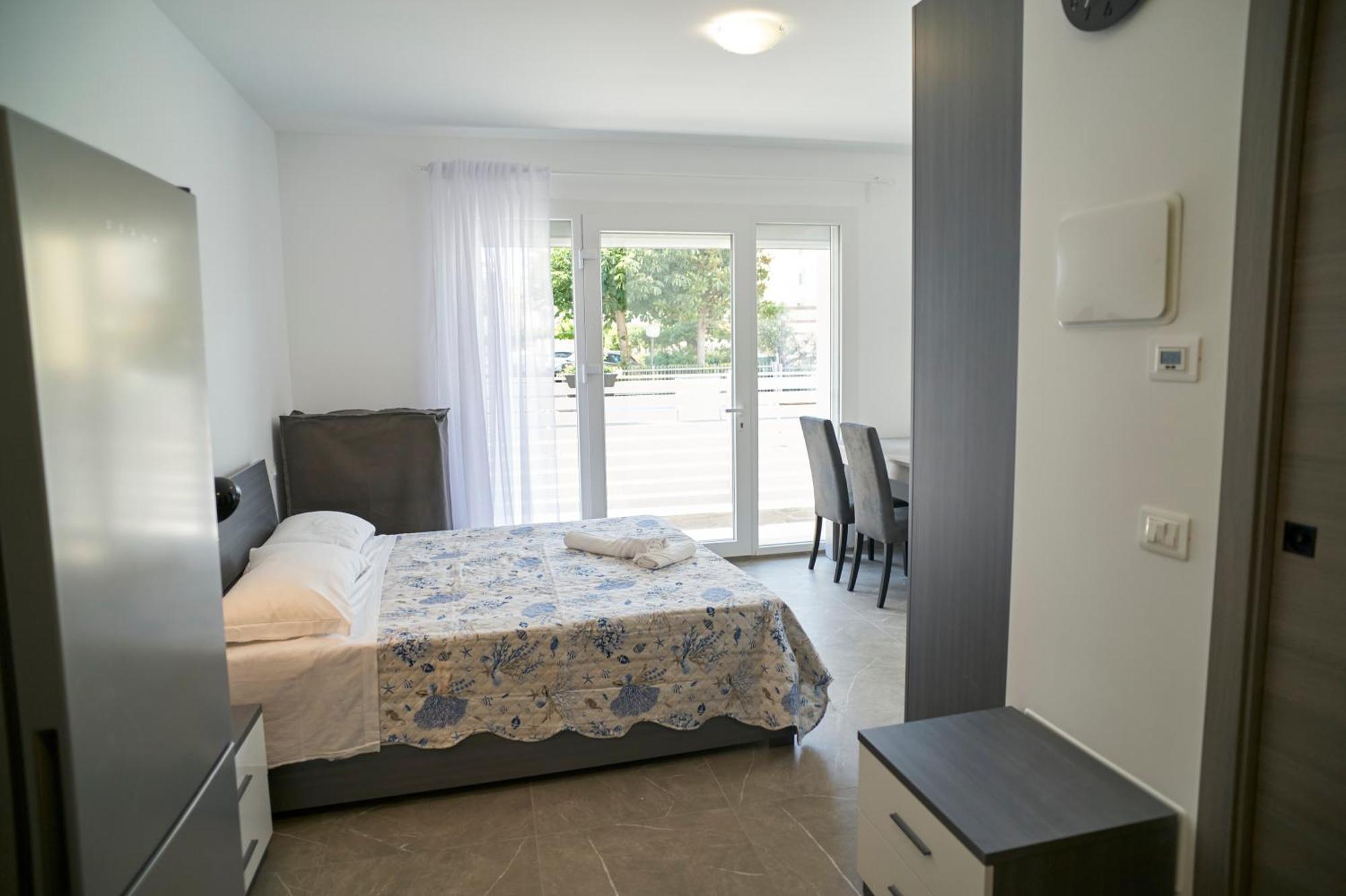 Villa Borghesi Suites Fronte Mare Римини Екстериор снимка
