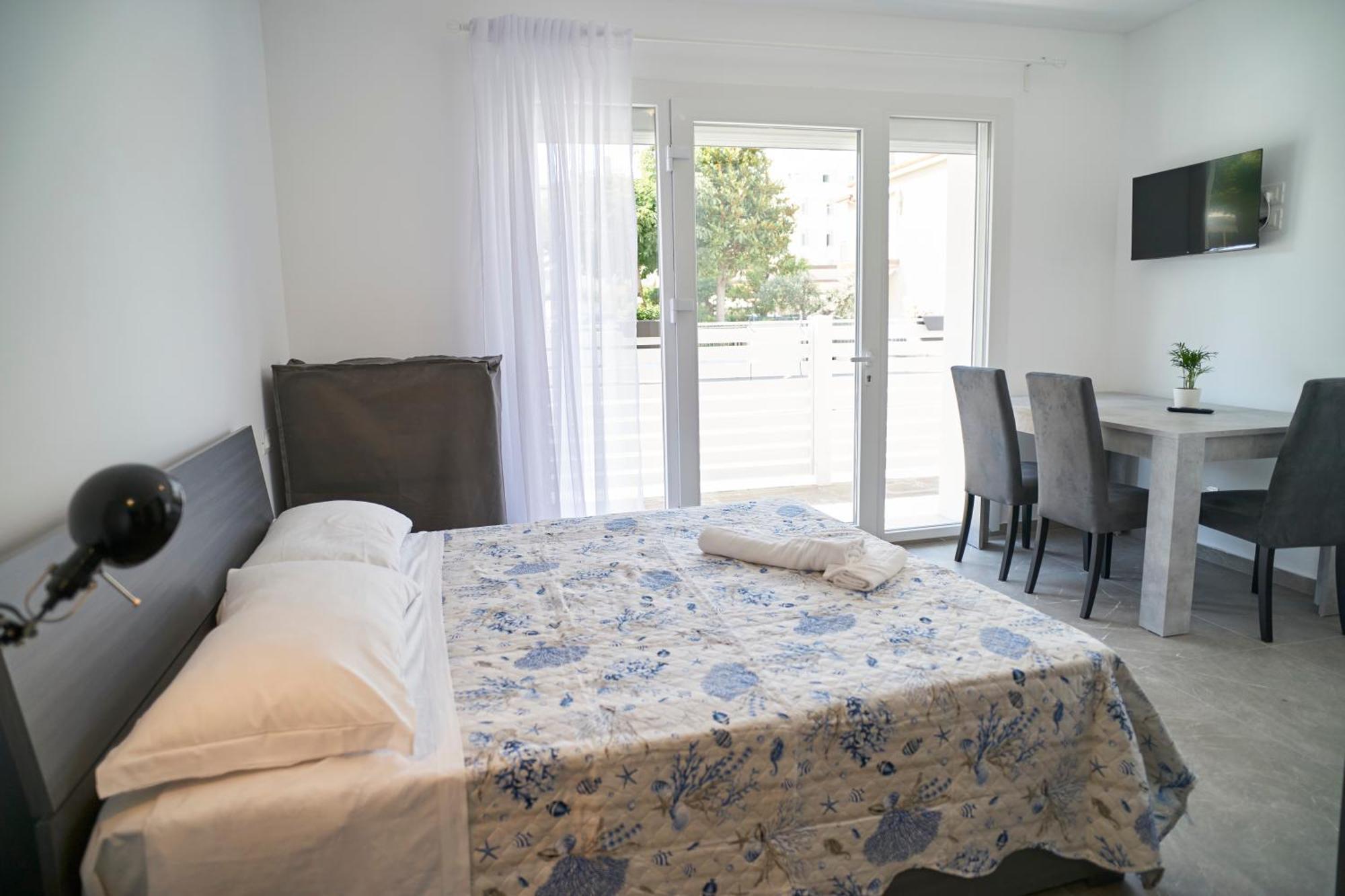 Villa Borghesi Suites Fronte Mare Римини Екстериор снимка