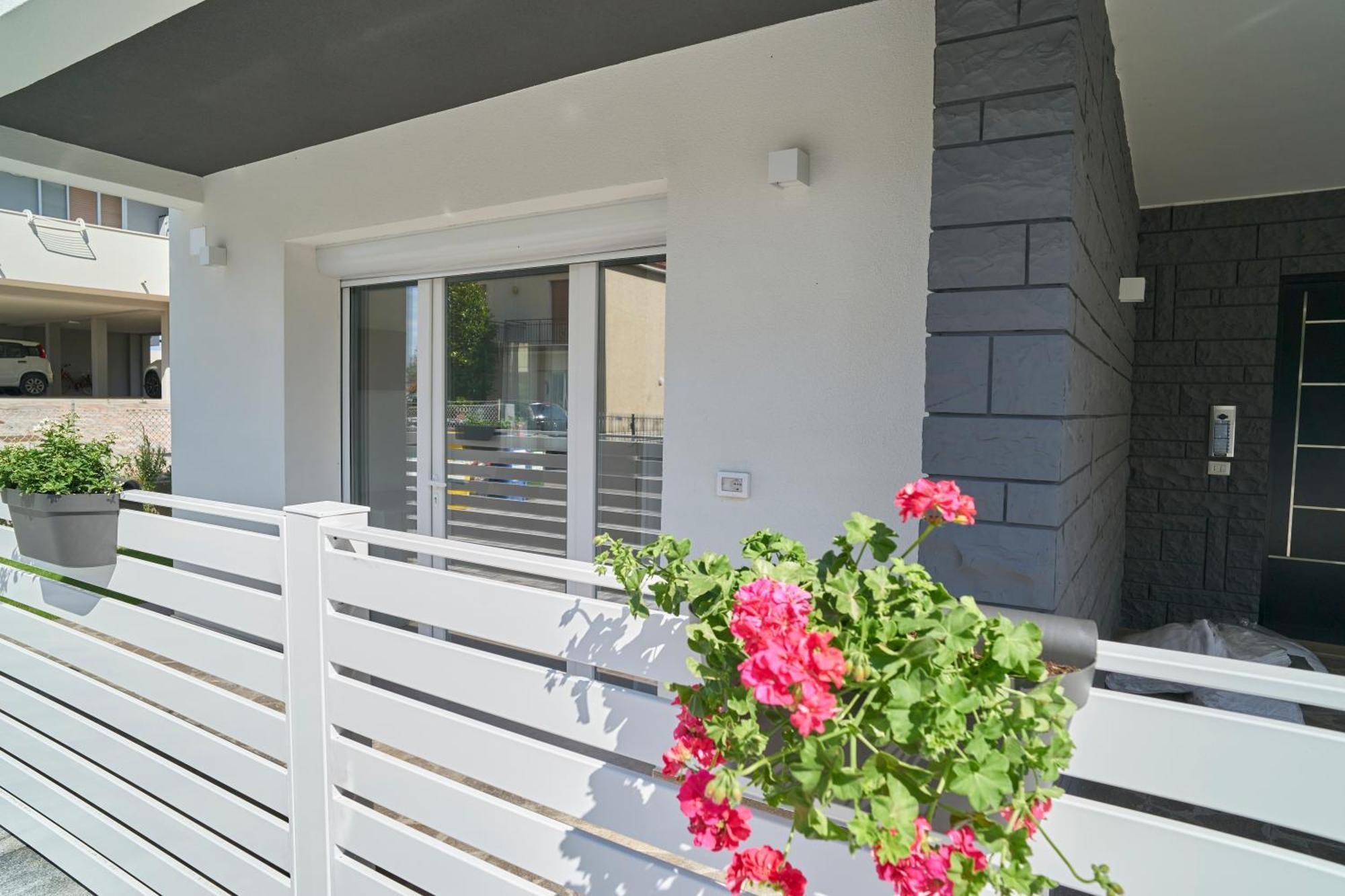 Villa Borghesi Suites Fronte Mare Римини Екстериор снимка