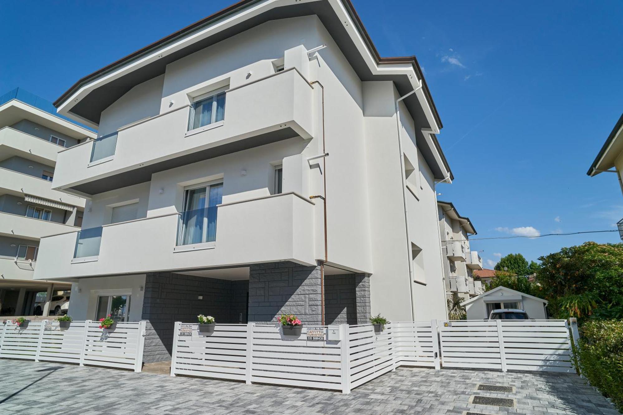 Villa Borghesi Suites Fronte Mare Римини Екстериор снимка