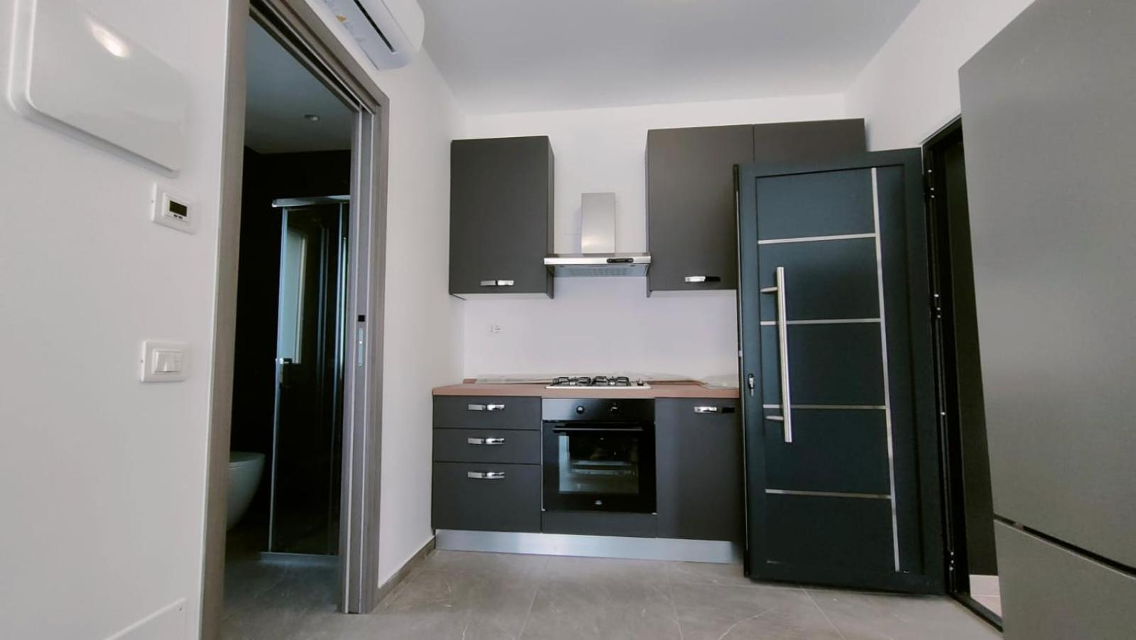 Villa Borghesi Suites Fronte Mare Римини Екстериор снимка