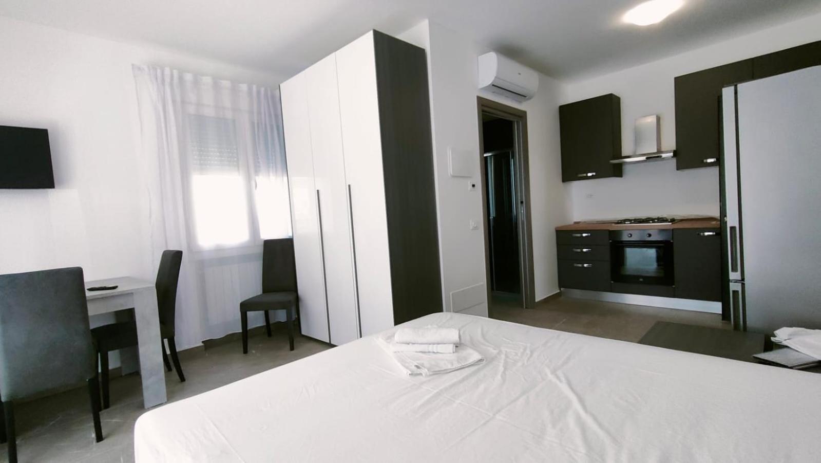 Villa Borghesi Suites Fronte Mare Римини Екстериор снимка